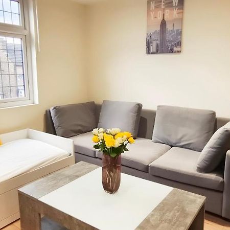 Apartament First Floor Flat 1 Northwood Londyn Zewnętrze zdjęcie