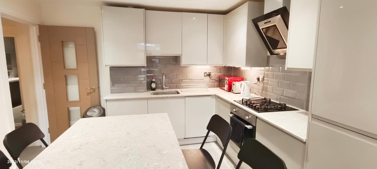 Apartament First Floor Flat 1 Northwood Londyn Zewnętrze zdjęcie