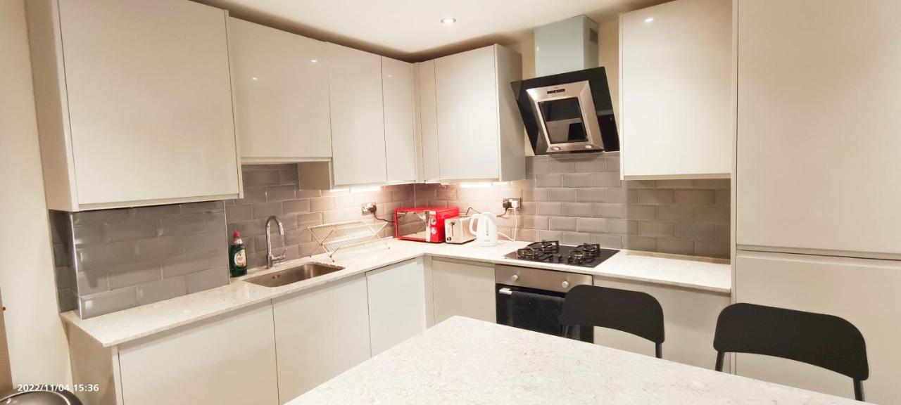 Apartament First Floor Flat 1 Northwood Londyn Zewnętrze zdjęcie