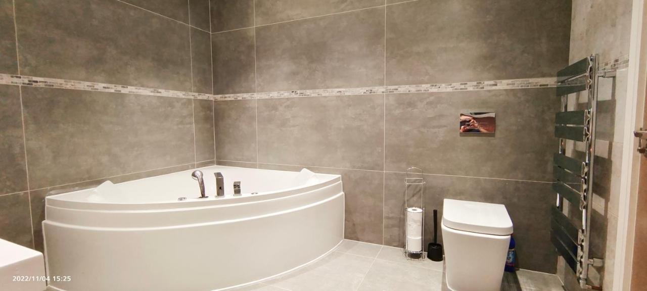 Apartament First Floor Flat 1 Northwood Londyn Zewnętrze zdjęcie