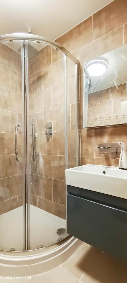 Apartament First Floor Flat 1 Northwood Londyn Zewnętrze zdjęcie
